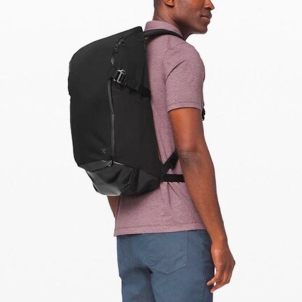 Lululemon more miles black backpack 25.5L NWT